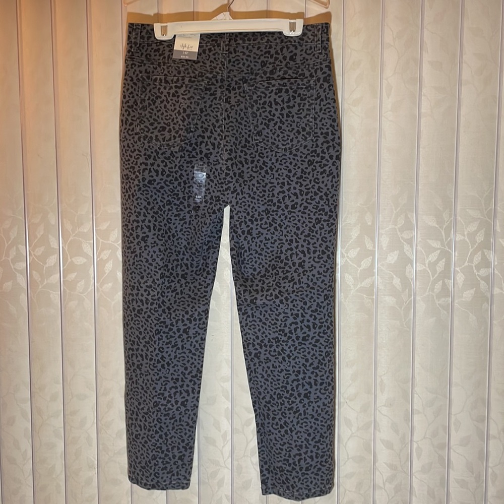 NWT Style & Co, women’s jeans, Petite, gray w/ black leopard spots. Straight leg